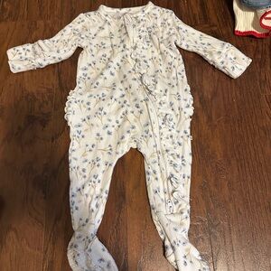 Caden Lane - Blake's Blooms Bamboo Waffle Ruffle Zipper Footie - 0-3